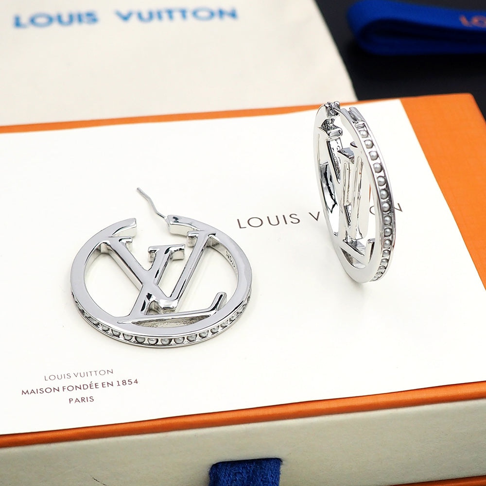 18K Louis Vuitton Louise Pearls Earrings